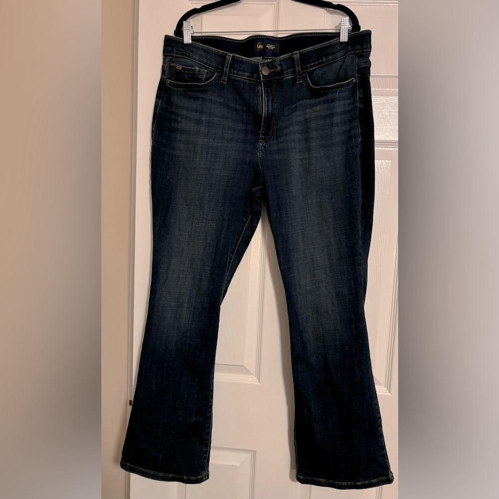 Lee Women's Ultra Lux Comfort with Flex Motion Bootcut Jean 18 S